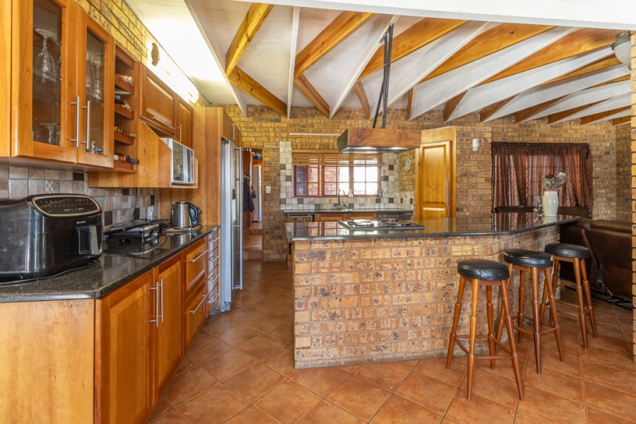 4 Bedroom Property for Sale in Meerhof North West